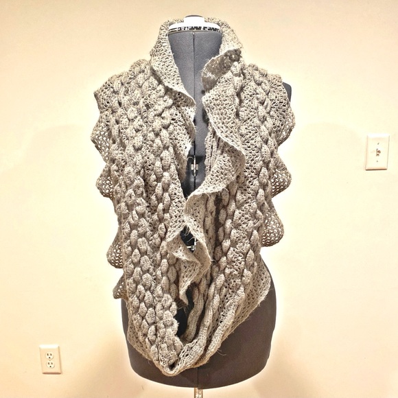 Grey infinity scarf ruffled with a touch of sparkle - Picture 2 of 2